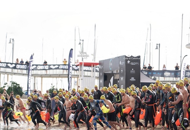 Doppio record per OCEANMAN Cattolica (24-26 maggio), in acqua 700 nuotatori da 38 nazioni